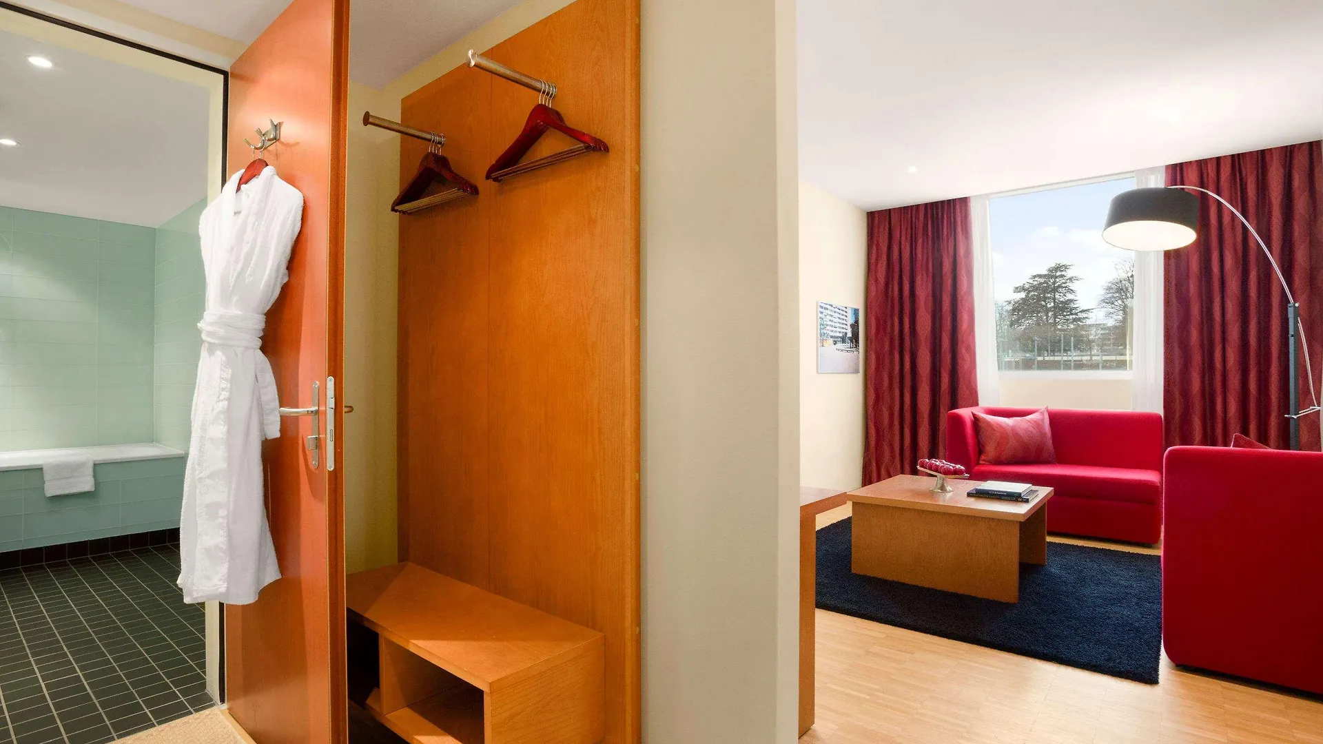 Ramada Encore By Wyndham Geneva Carouge