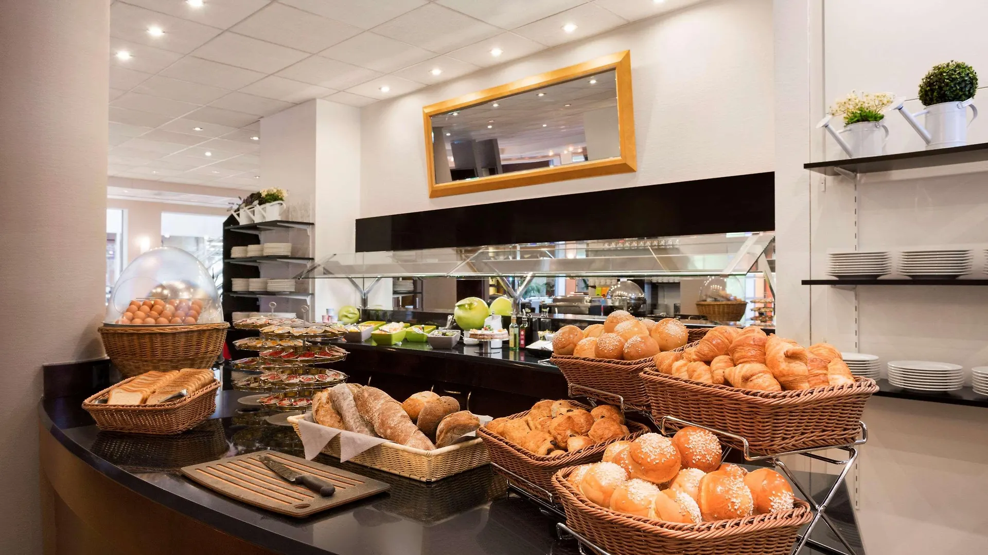 Ramada Encore By Wyndham Geneva Carouge Hotel