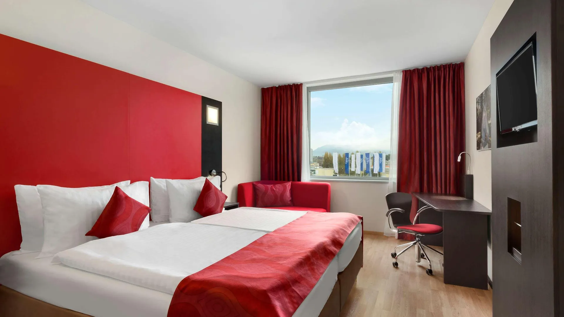 Ramada Encore By Wyndham Geneva Carouge
