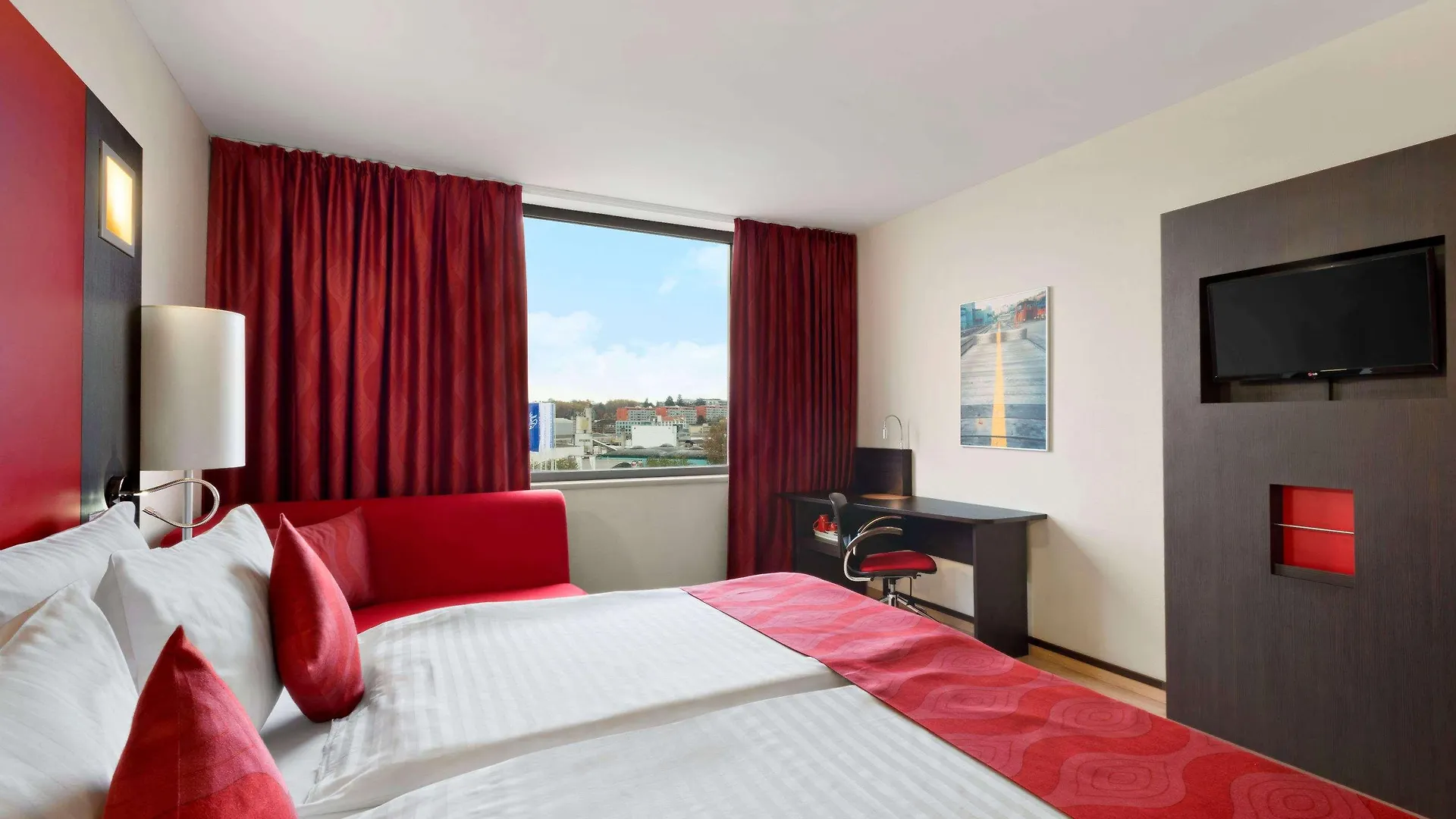 Ramada Encore By Wyndham Geneva Carouge