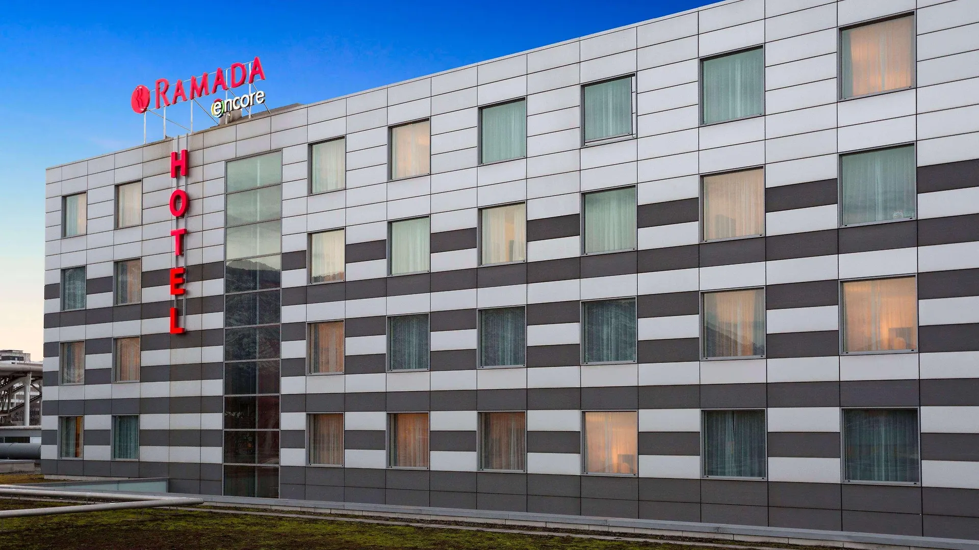 Ramada Encore By Wyndham Geneva Carouge 3*,